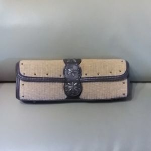 ISAAC MIZRAHI STRAW AND LEATHER  CLUTCH BAG